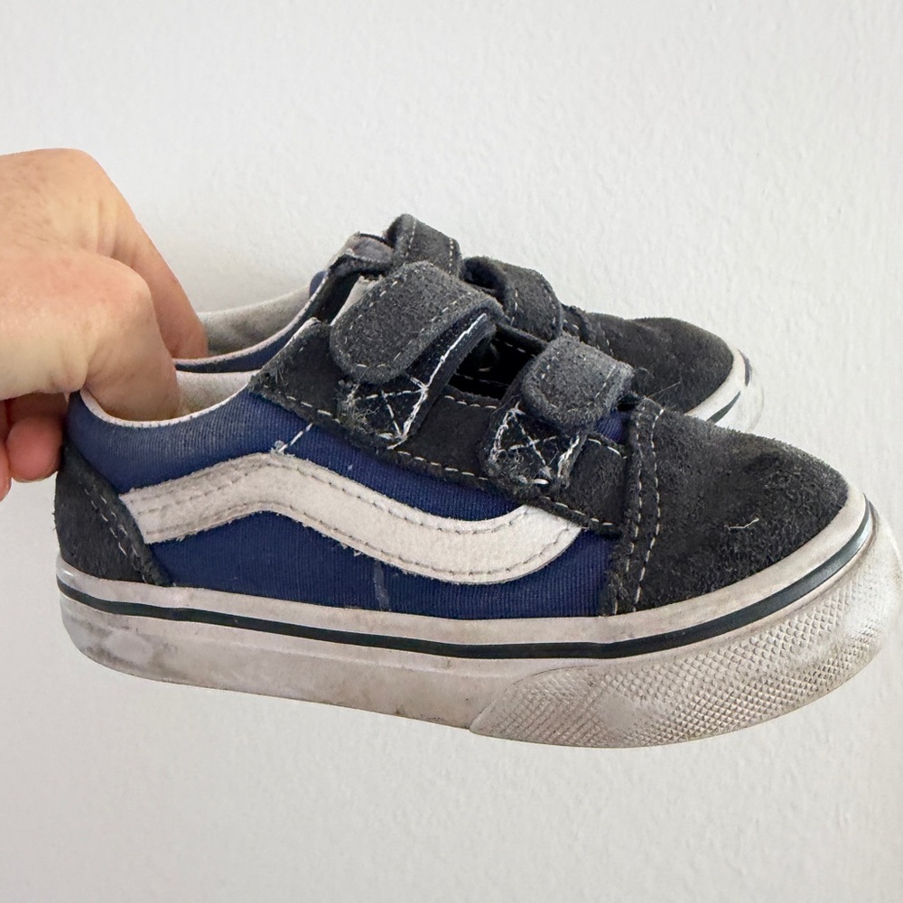 Adidas Sk8 navy blue and black reissue Velcro low top toddler boys size 7.5